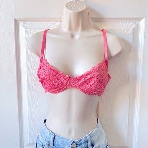 Wireless unlined lace bra